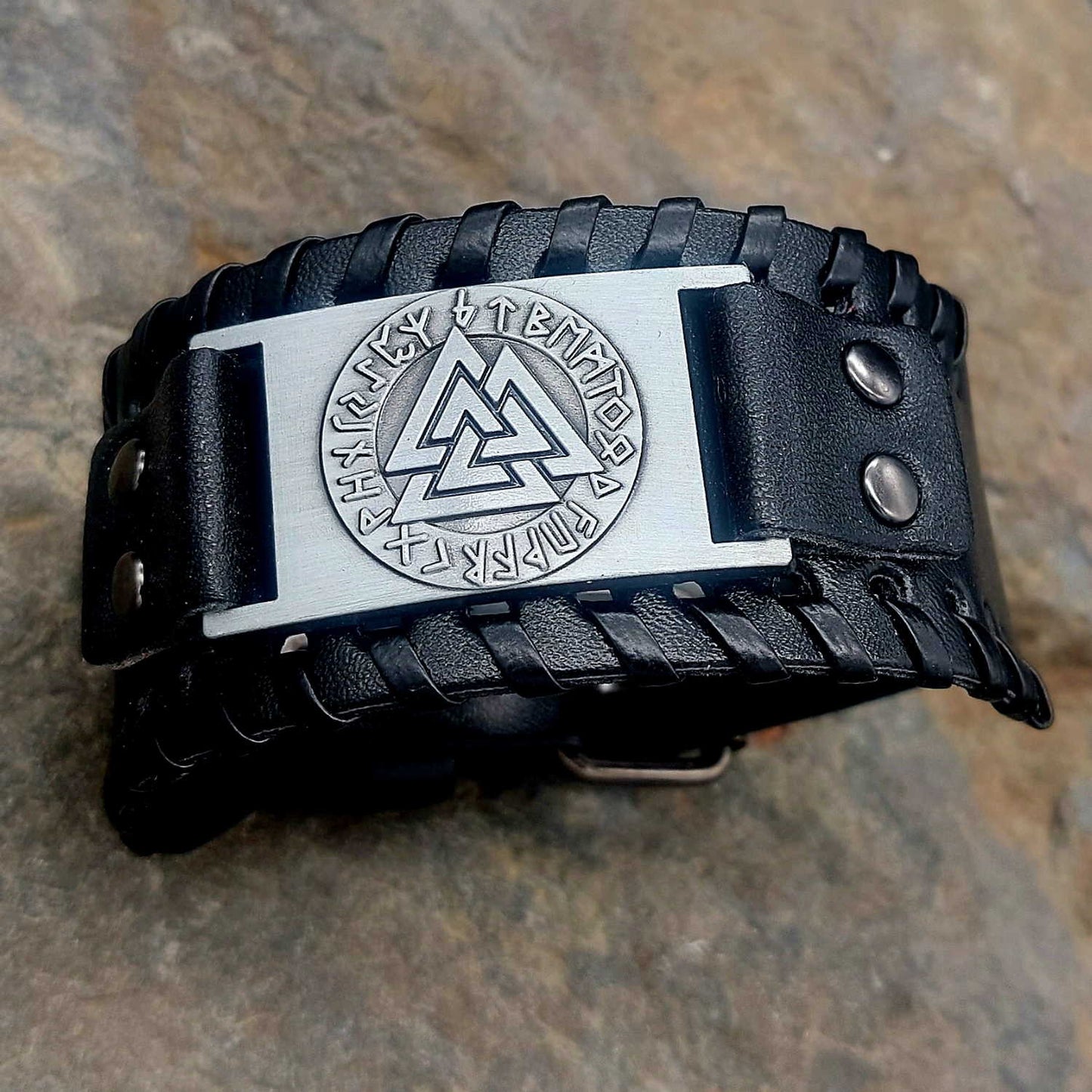 Lederarmband Odinsknoten schwarz "Runn"