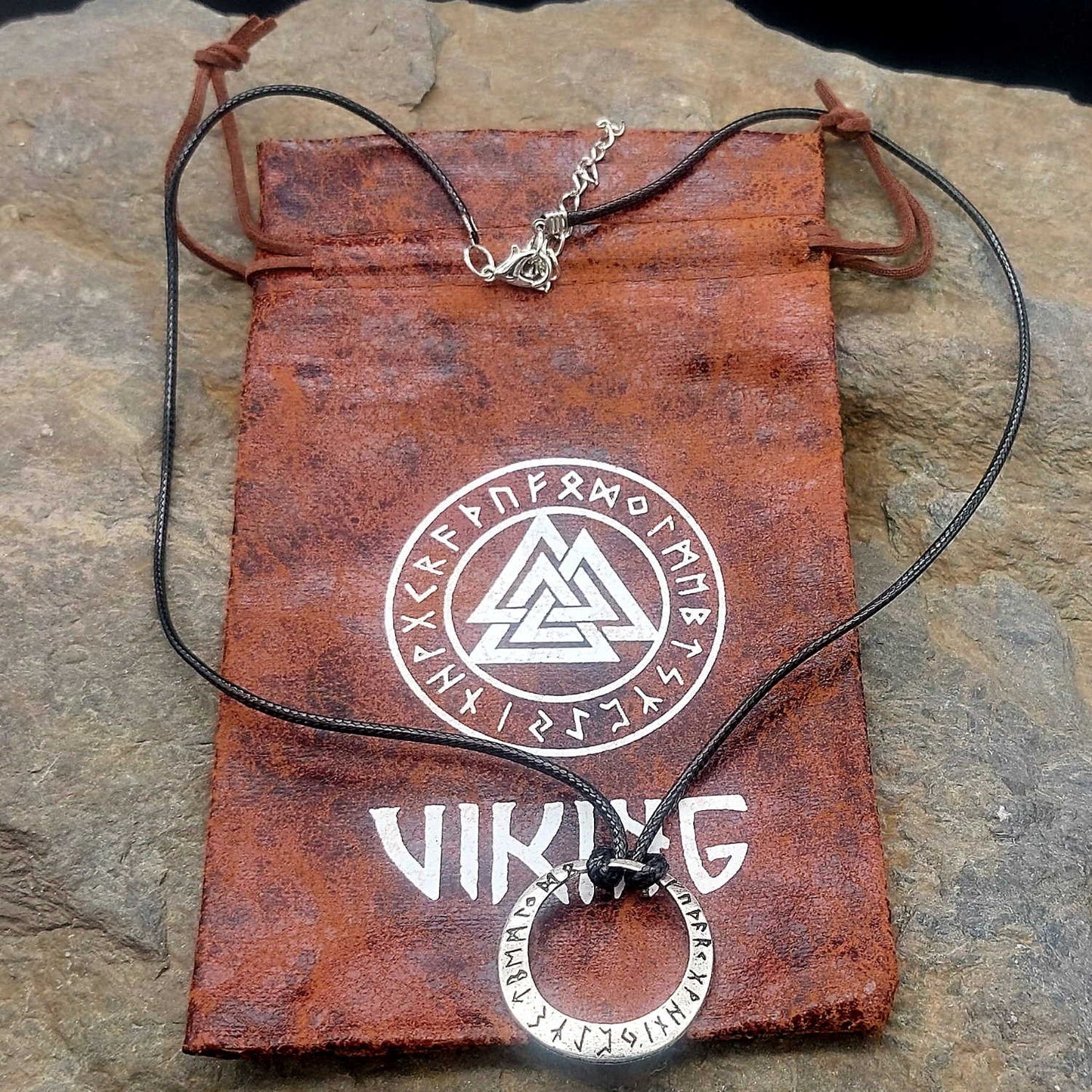 Runenkette mit Geschenkbeutel "Avesta"